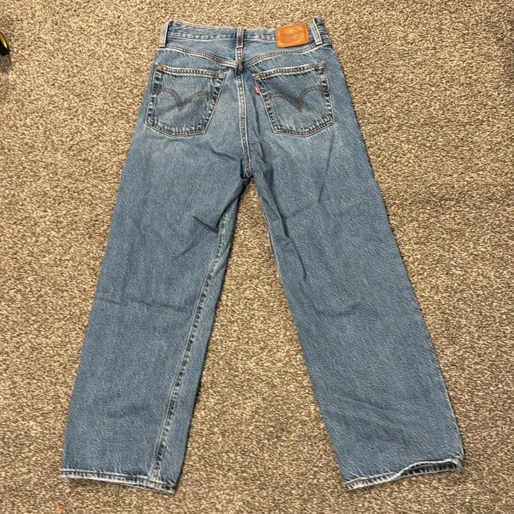 W’s Levis Ribcage Jeans - Picture 5 of 6
